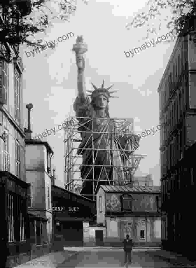 Workers Assemble The Statue Of Liberty In Paris The Story Of The Statue Of Liberty